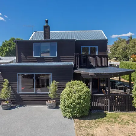 Central Wanaka Retreat Close To The Lake